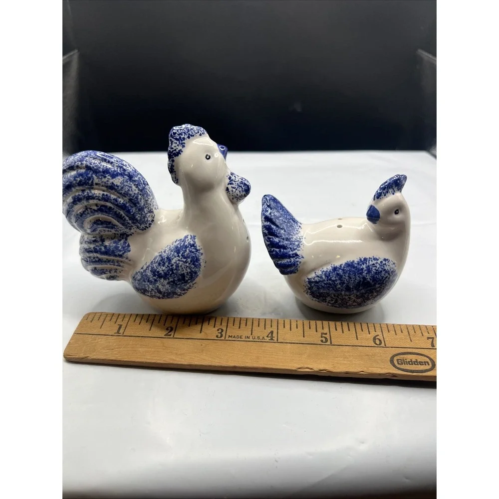 NIB Vintage CIB CIC Spongeware Rooster Chicken Ceramic Salt Pepper Shakers Set
